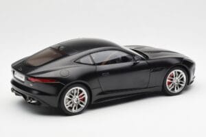 Jaguar F-Type R X152 マットブラック AUTOart 1:18 73652 コンポジット - 画像 3/8