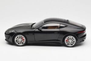 Jaguar F-Type R X152 マットブラック AUTOart 1:18 73652 コンポジット - 画像 4/8
