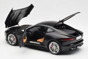 Jaguar F-Type R X152 マットブラック AUTOart 1:18 73652 コンポジット - 画像 5/8