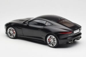 Jaguar F-Type R X152 マットブラック AUTOart 1:18 73652 コンポジット - 画像 7/8