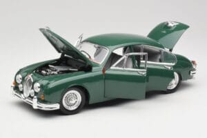 Jaguar Mark II British Racing グリーン & ブルー インテリア Maisto 1:18 59001 メタル - 画像 2/8