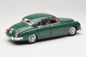 Jaguar Mark II British Racing グリーン & ブルー インテリア Maisto 1:18 59001 メタル - 画像 3/8