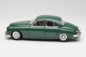 Jaguar Mark II British Racing グリーン & ブルー インテリア Maisto 1:18 59001 メタル - 画像 4/8