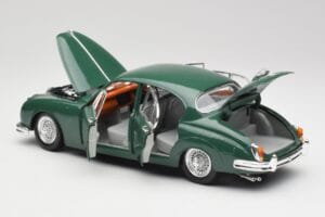 Jaguar Mark II British Racing グリーン & ブルー インテリア Maisto 1:18 59001 メタル - 画像 5/8
