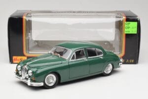 Jaguar Mark II British Racing グリーン & ブルー インテリア Maisto 1:18 59001 メタル - 画像 8/8