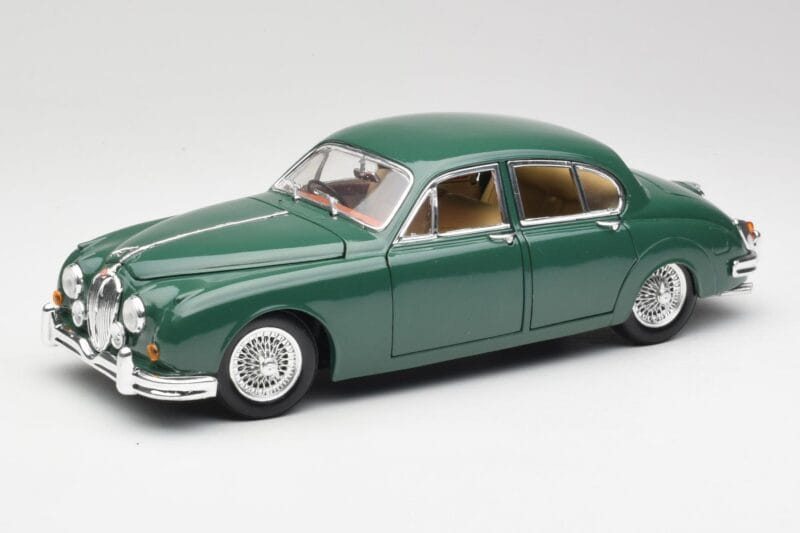 Jaguar Mk II ブリティッシュレーシンググリーン Maisto 1:18 50287 メタル