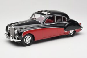 Jaguar Mk VIII ブラック & ダークレッド BoS Models 1:18 BOS408 レジン