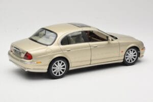 Jaguar S-Type X200 ブロンズ Maisto 1:18 50332 メタル - 画像 3/8