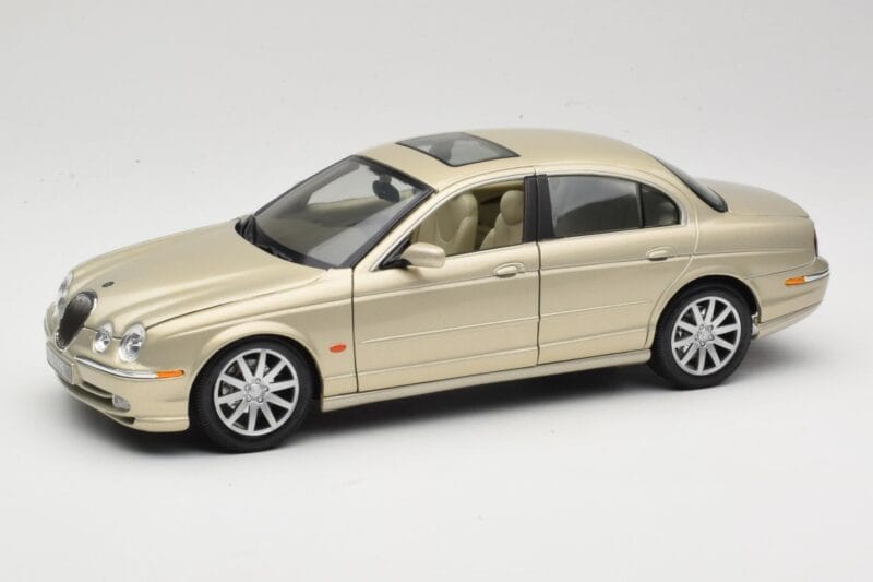 Jaguar S-Type X200 ブロンズ Maisto 1:18 50332 メタル