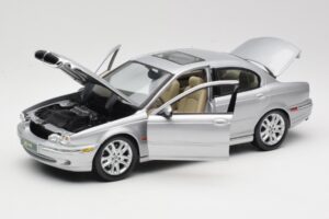 Jaguar X-Type シルバー Maisto 1:18 7271328 メタル - 画像 2/8