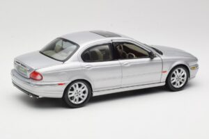 Jaguar X-Type シルバー Maisto 1:18 7271328 メタル - 画像 3/8