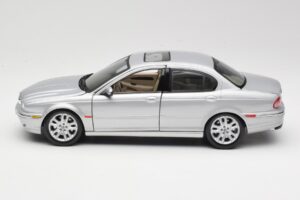 Jaguar X-Type シルバー Maisto 1:18 7271328 メタル - 画像 4/8