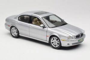 Jaguar X-Type シルバー Maisto 1:18 7271328 メタル - 画像 6/8