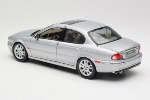 Jaguar X-Type シルバー Maisto 1:18 7271328 メタル - 画像 7/8