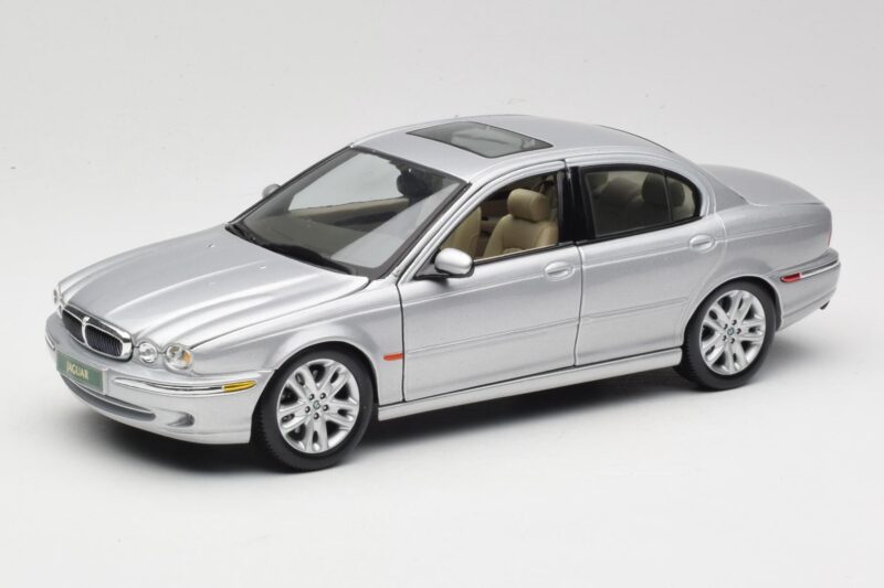 Jaguar X-Type シルバー Maisto 1:18 7271328 メタル