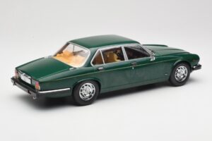 Jaguar XJ Series III ダークグリーン MCG 1:18 MCG18175 メタル - 画像 2/6