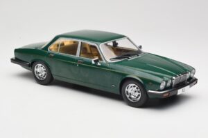 Jaguar XJ Series III ダークグリーン MCG 1:18 MCG18175 メタル - 画像 4/6