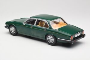 Jaguar XJ Series III ダークグリーン MCG 1:18 MCG18175 メタル - 画像 5/6