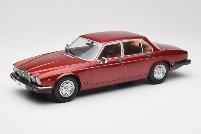 Jaguar XJ Series III Metallic Dark Red MCG 1:18 MCG18176 メタル