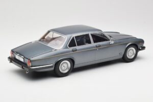Jaguar XJ Series III Metallic Grey MCG 1:18 MCG18177 メタル - 画像 2/6
