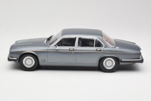 Jaguar XJ Series III Metallic Grey MCG 1:18 MCG18177 メタル - 画像 3/6
