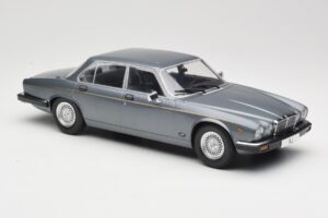 Jaguar XJ Series III Metallic Grey MCG 1:18 MCG18177 メタル - 画像 4/6