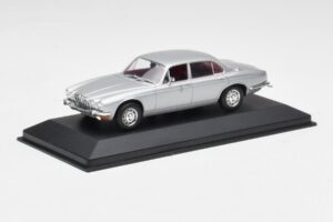 Jaguar XJ12 Series II シルバー Minichamps 1:43 400130401 メタル - 画像 2/4