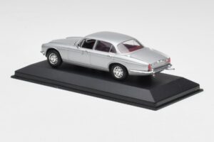 Jaguar XJ12 Series II シルバー Minichamps 1:43 400130401 メタル - 画像 3/4