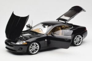Jaguar XK-R X150 ミッドナイトブラック AUTOart 1:18 73632 メタル - 画像 2/8