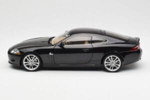 Jaguar XK-R X150 ミッドナイトブラック AUTOart 1:18 73632 メタル - 画像 4/8