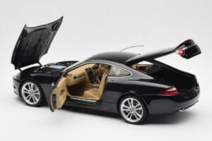 Jaguar XK-R X150 ミッドナイトブラック AUTOart 1:18 73632 メタル - 画像 5/8
