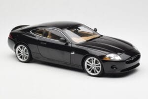 Jaguar XK-R X150 ミッドナイトブラック AUTOart 1:18 73632 メタル - 画像 6/8