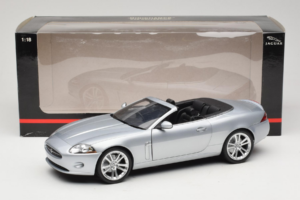 Jaguar XK X150 カブリオレ シルバー Minichamps 1:18 150130531 メタル - 画像 8/8