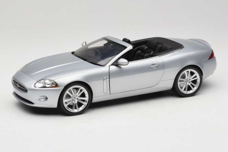 Jaguar XK X150 カブリオレ シルバー Minichamps 1:18 150130531 メタル