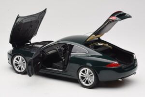 Jaguar XK X150 Coupe グリーン Minichamps 1:18 150130501 メタル - 画像 5/8
