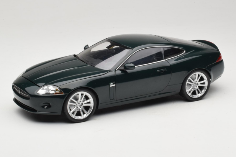 Jaguar XK X150 グリーン Minichamps 1:18 150130500 メタル