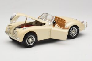 Jaguar XK120 ホワイト Eduscho 1:18 7482-1HTH メタル - 画像 2/8