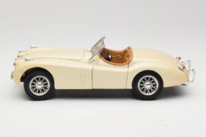 Jaguar XK120 ホワイト Eduscho 1:18 7482-1HTH メタル - 画像 4/8