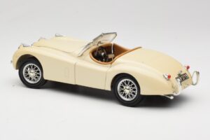 Jaguar XK120 ホワイト Eduscho 1:18 7482-1HTH メタル - 画像 7/8