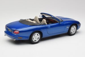 Jaguar XK8 X100 カブリオレ アジュールブルー Maisto 1:18 50286 メタル - 画像 3/8
