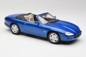 Jaguar XK8 X100 カブリオレ アジュールブルー Maisto 1:18 50286 メタル - 画像 6/8