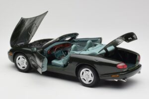 Jaguar XK8 X100 カブリオレ ブリティッシュレーシンググリーン Maisto 1:18 50285 メタル - 画像 5/8