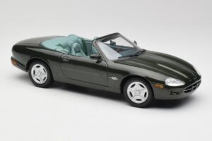 Jaguar XK8 X100 カブリオレ ブリティッシュレーシンググリーン Maisto 1:18 50285 メタル - 画像 6/8