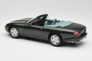 Jaguar XK8 X100 カブリオレ ブリティッシュレーシンググリーン Maisto 1:18 50285 メタル - 画像 7/8