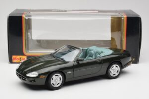 Jaguar XK8 X100 カブリオレ ブリティッシュレーシンググリーン Maisto 1:18 50285 メタル - 画像 8/8