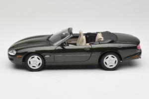 Jaguar XK8 Green Metallic ライトグレーインテリア Maisto 1:18 31836 メタル - 画像 4/8