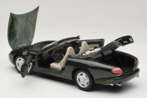 Jaguar XK8 Green Metallic ライトグレーインテリア Maisto 1:18 31836 メタル - 画像 5/8