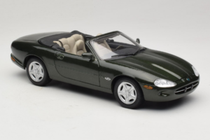Jaguar XK8 Green Metallic ライトグレーインテリア Maisto 1:18 31836 メタル - 画像 6/8