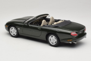 Jaguar XK8 Green Metallic ライトグレーインテリア Maisto 1:18 31836 メタル - 画像 7/8