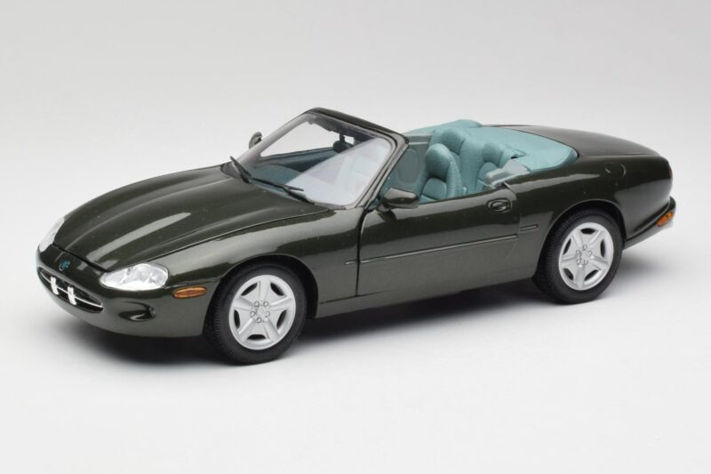 Jaguar XKR X100 カブリオレ グリーン Maisto 1:18 Jaguar XKR X100 カブリオレ グリーン Maisto 1:18 37800-M1 メタル